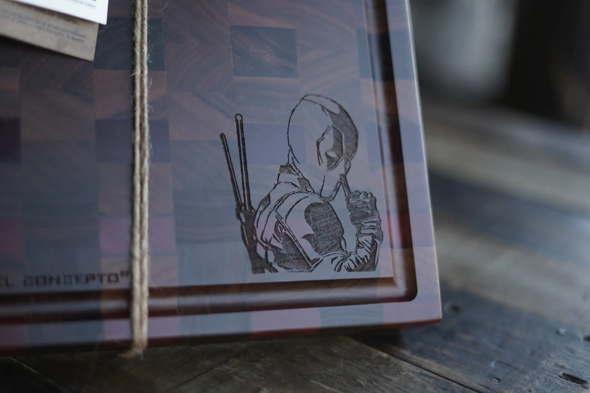 Tabla end grain con diseño custom grabado a láser